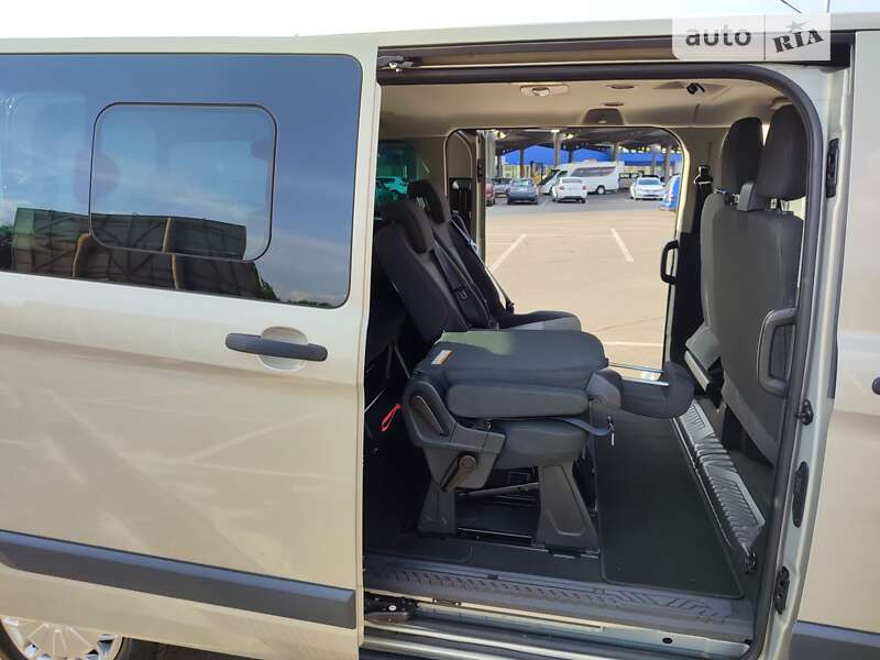 Мінівен Ford Tourneo Custom 2015 в Кривому Розі