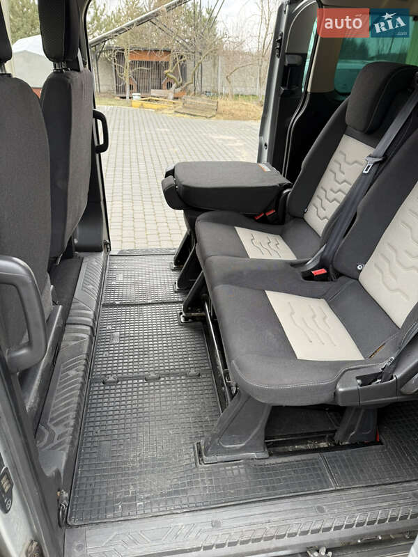 Мінівен Ford Tourneo Custom 2015 в Жовкві