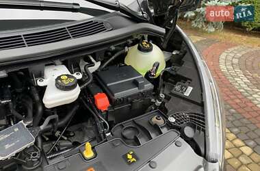 Минивэн Ford Tourneo Custom 2023 в 