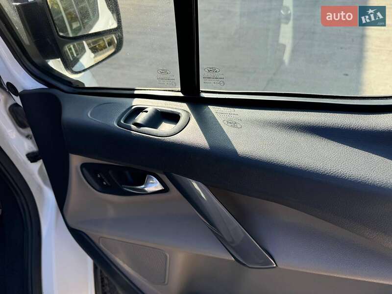 Минивэн Ford Tourneo Custom 2017 в Киеве