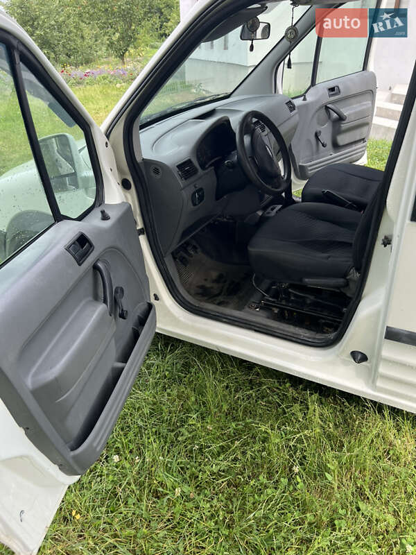 Мінівен Ford Transit Connect 2004 в Чернівцях
