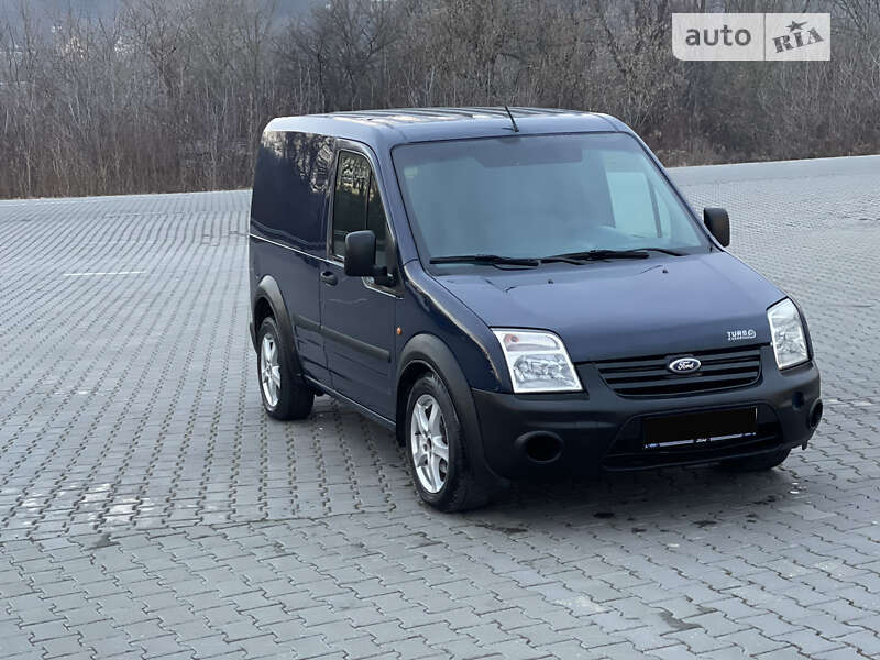 Вантажний фургон Ford Transit Connect 2011 в Чернівцях