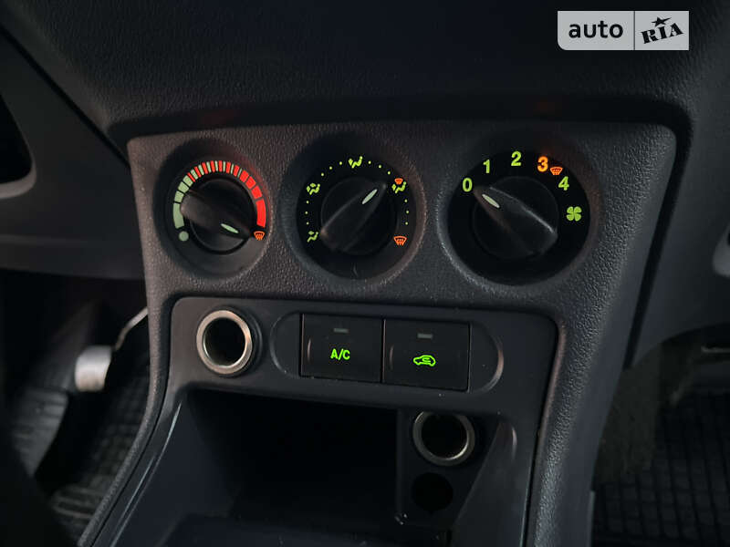 Вантажний фургон Ford Transit Connect 2011 в Чернівцях
