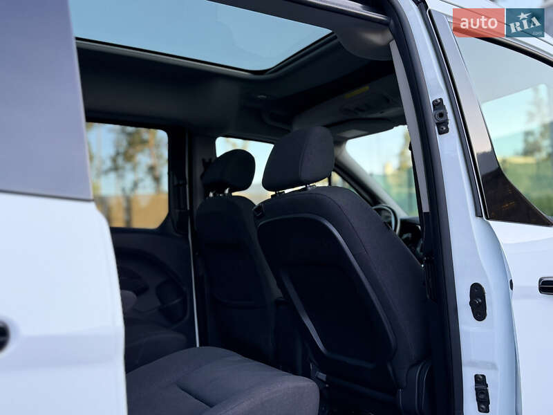Минивэн Ford Transit Connect 2016 в Киеве