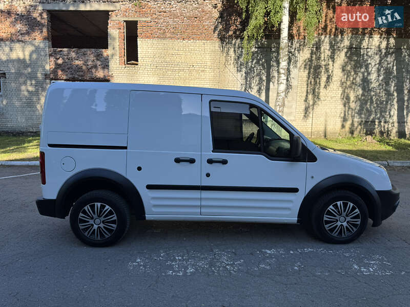Вантажний фургон Ford Transit Connect 2009 в Кореці