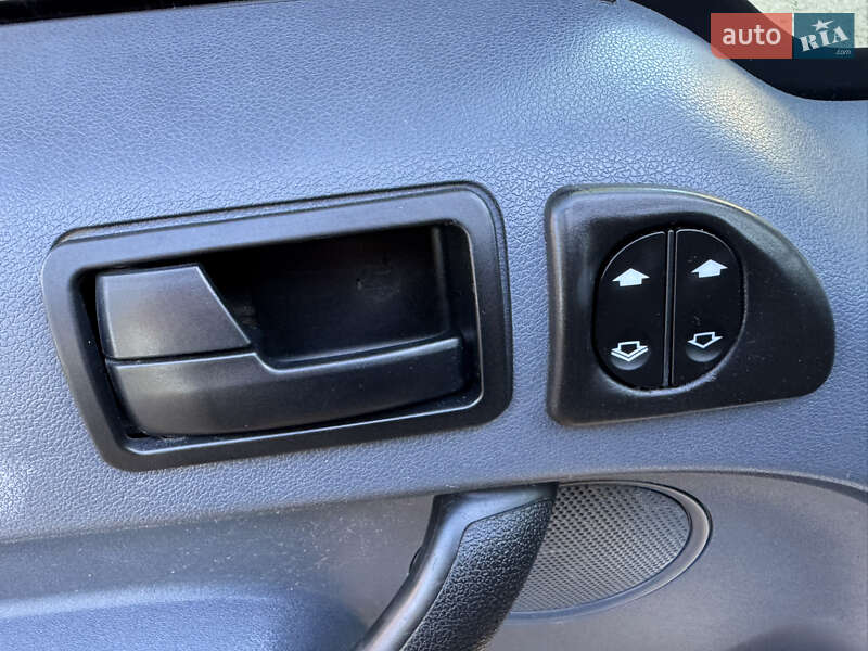 Вантажний фургон Ford Transit Connect 2009 в Кореці