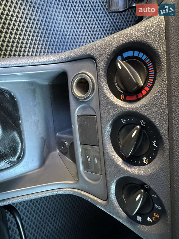 Вантажний фургон Ford Transit Connect 2009 в Кореці