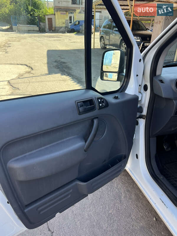 Вантажний фургон Ford Transit Connect 2012 в Дніпрі