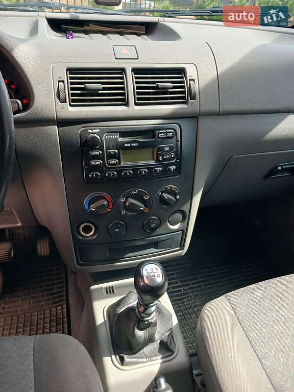 Вантажний фургон Ford Transit Connect 2003 в Івано-Франківську