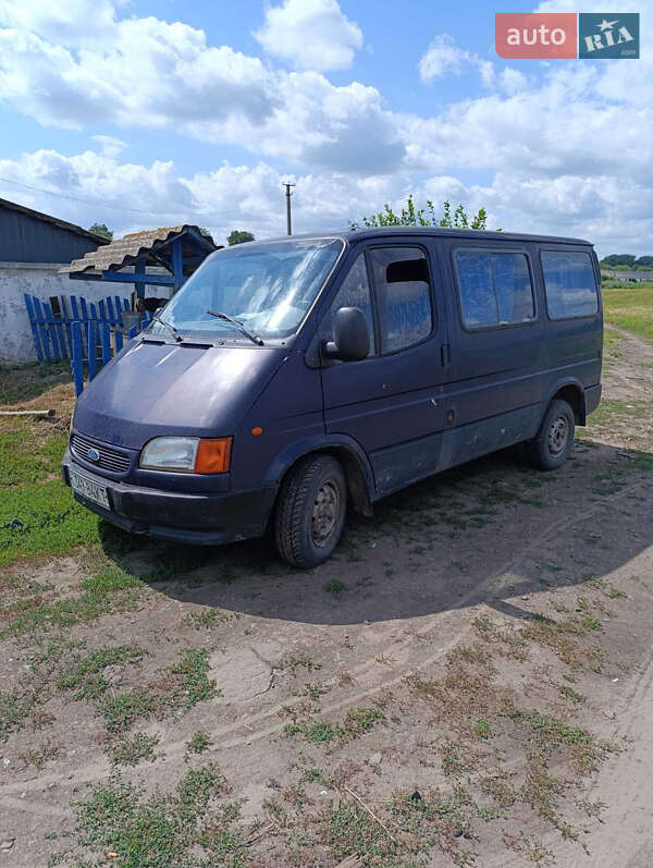 Мінівен Ford Transit Connect 2002 в Батурині