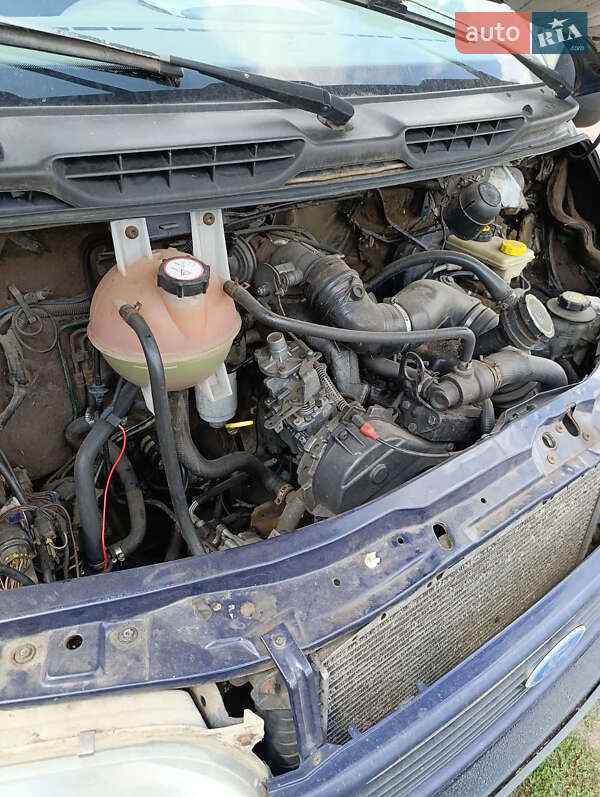 Мінівен Ford Transit Connect 2002 в Батурині