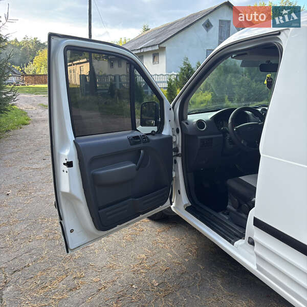 Вантажний фургон Ford Transit Connect 2010 в Сарнах
