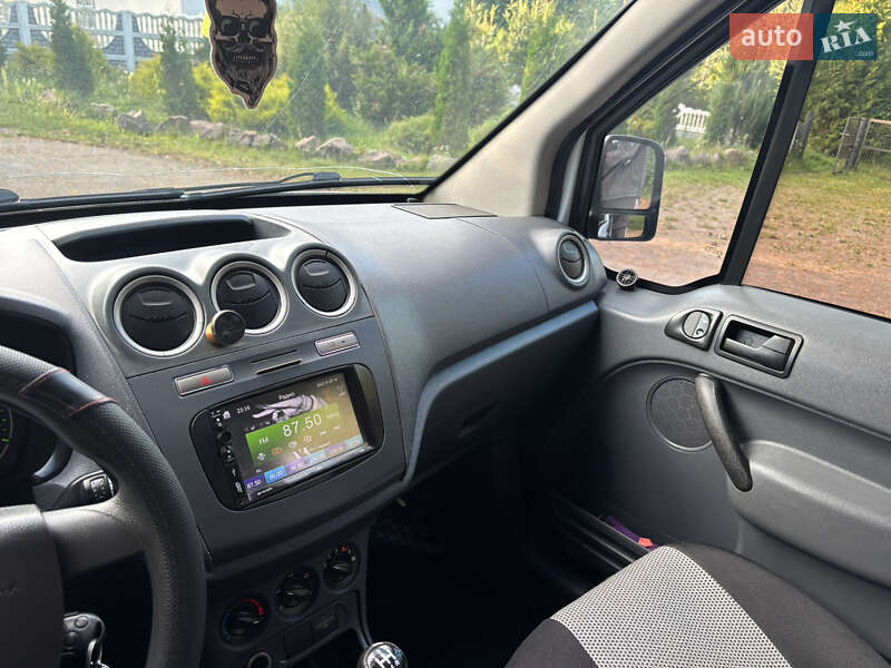 Вантажний фургон Ford Transit Connect 2010 в Сарнах