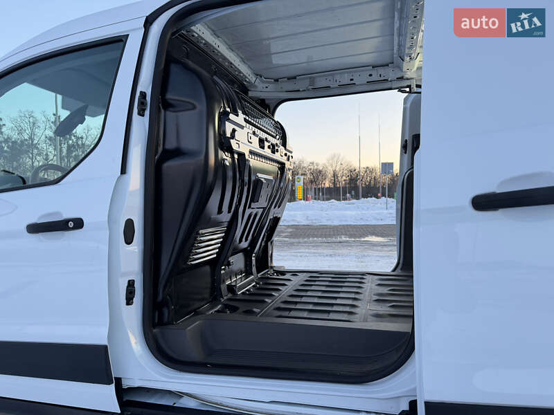 Вантажний фургон Ford Transit Connect 2018 в Радивиліві