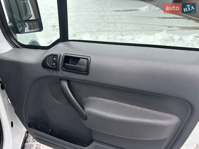 Грузовой фургон Ford Transit Connect 2006 в Александрие