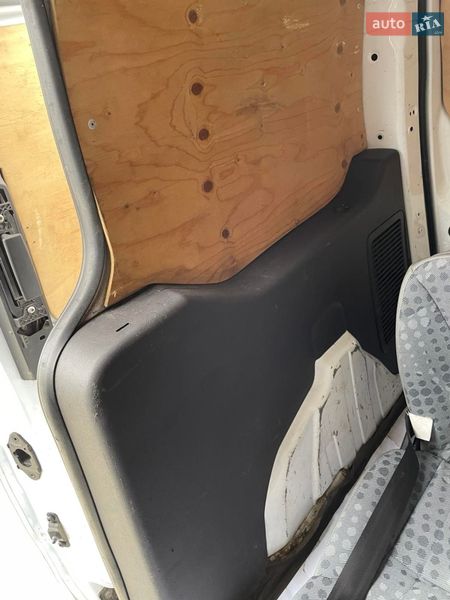 Вантажний фургон Ford Transit Connect 2015 в Монастирищеві