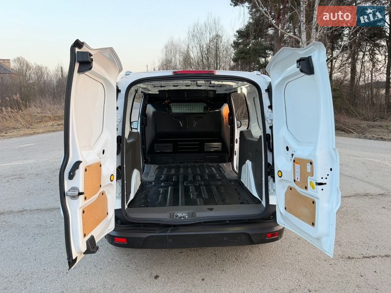 Вантажний фургон Ford Transit Connect 2022 в Радивиліві