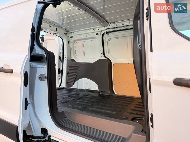 Вантажний фургон Ford Transit Connect 2022 в Радивиліві