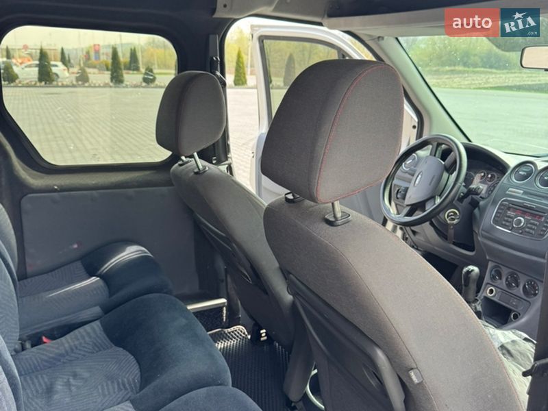 Грузопассажирский фургон Ford Transit Connect 2010 в Черновцах
