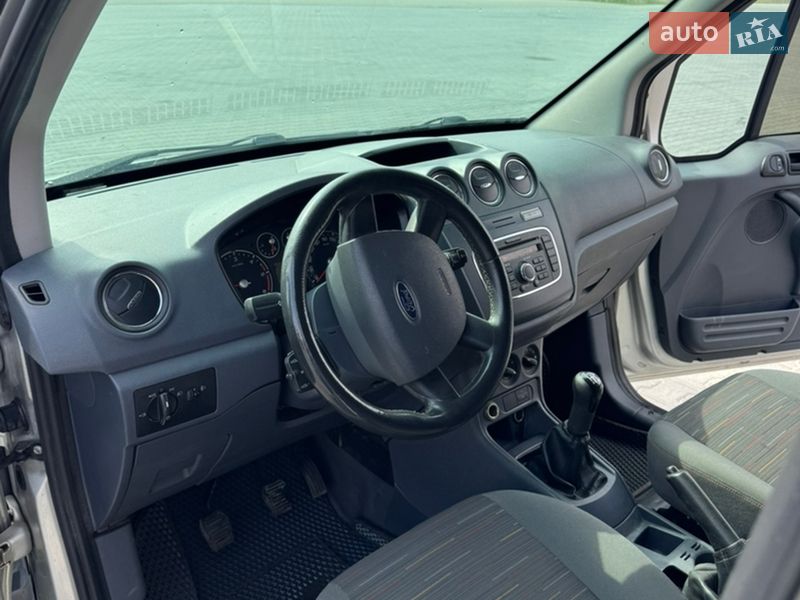Грузопассажирский фургон Ford Transit Connect 2010 в Черновцах