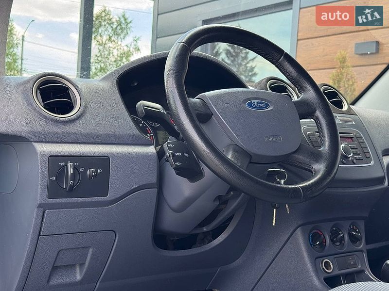 Грузовой фургон Ford Transit Connect 2009 в Ровно