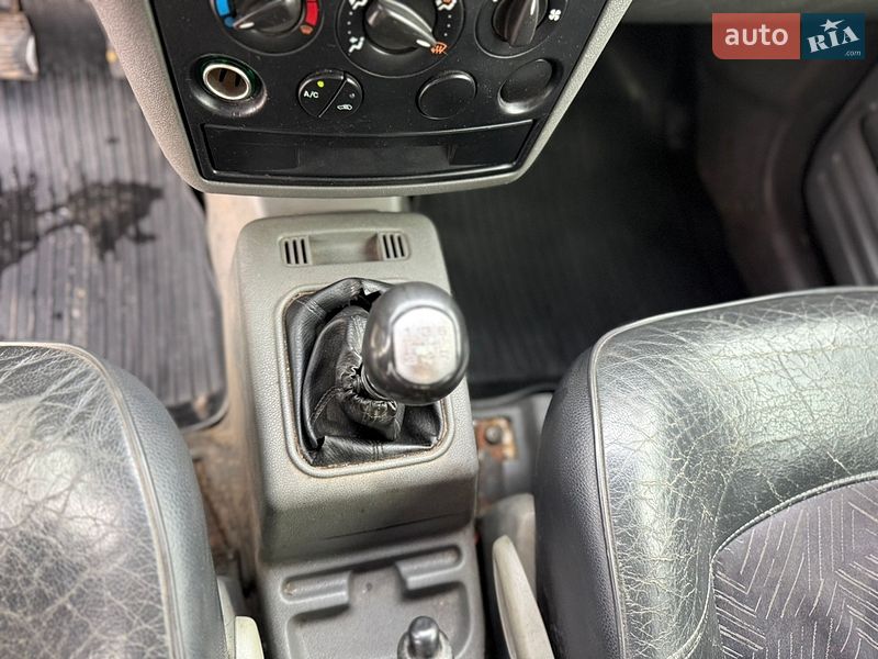 Мінівен Ford Transit Connect 2004 в Звягелі фото 18 Мінівен Ford Transit Connect 2004 в Звягелі
