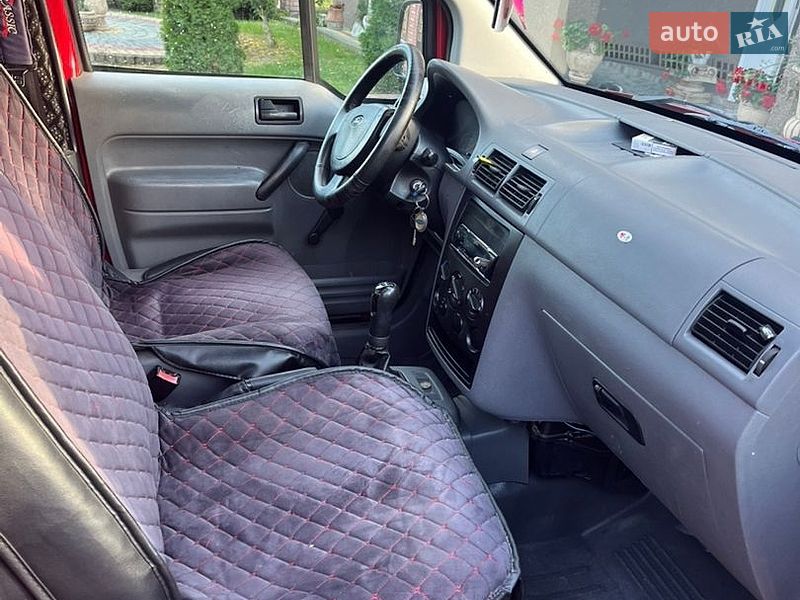 Вантажний фургон Ford Transit Connect 2004 в Тячеві