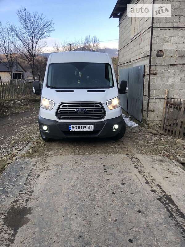 Микроавтобус Ford Transit Courier 2015 в Межгорье