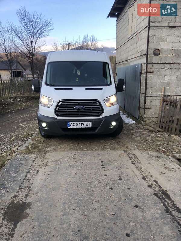 Микроавтобус Ford Transit Courier 2015 в Межгорье
