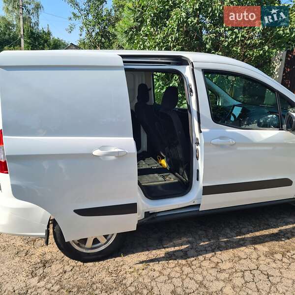 Вантажний фургон Ford Transit Courier 2015 в Харкові
