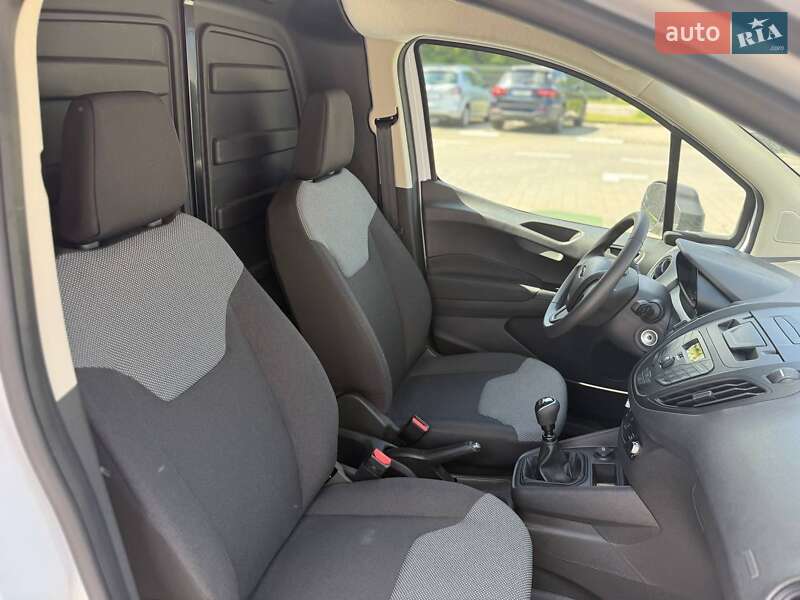 Вантажний фургон Ford Transit Courier 2023 в Івано-Франківську