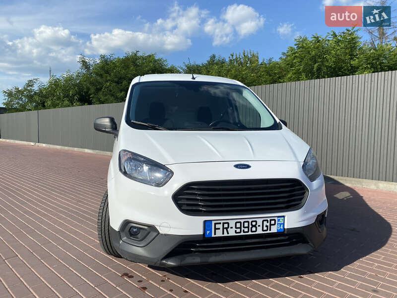 Вантажний фургон Ford Transit Courier 2020 в Сарнах
