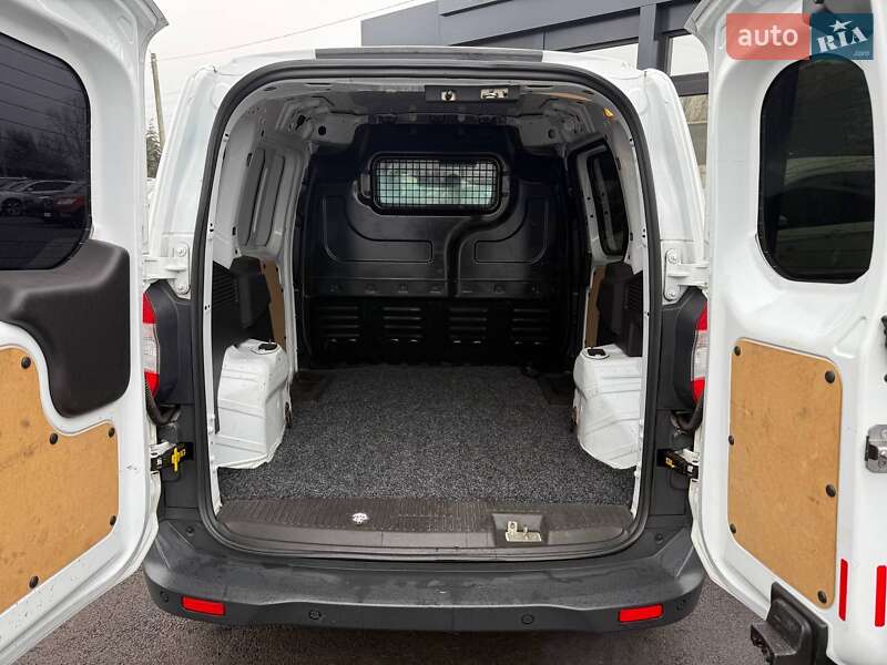 Грузовой фургон Ford Transit Courier 2015 в Киеве