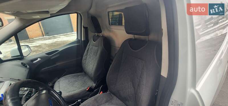 Грузовой фургон Ford Transit Courier 2015 в Луцке
