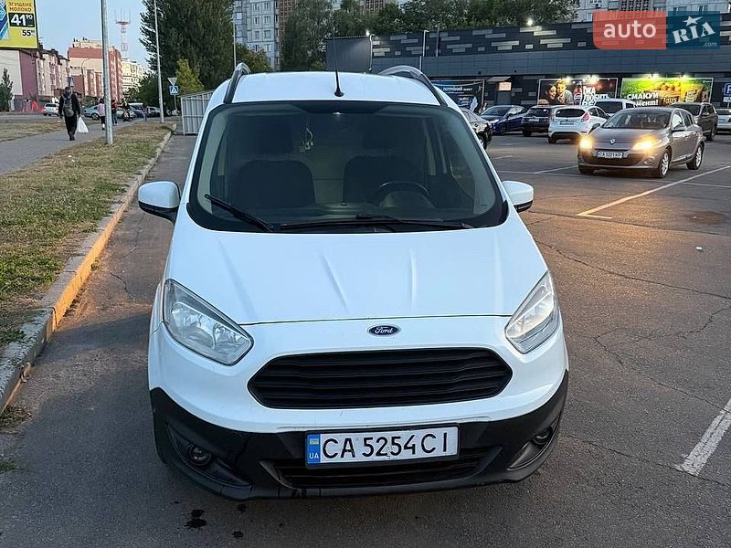 Вантажний фургон Ford Transit Courier 2015 в Черкасах