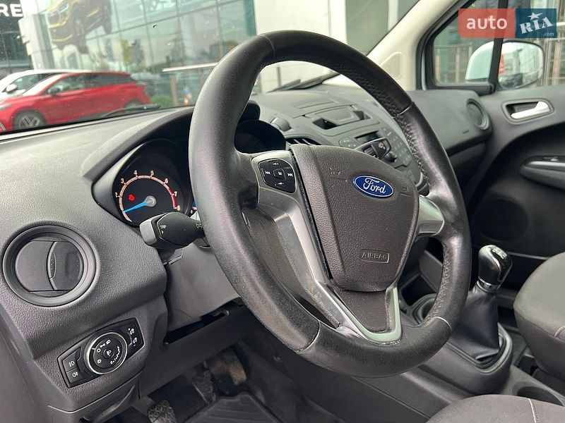 Вантажний фургон Ford Transit Courier 2014 в Києві