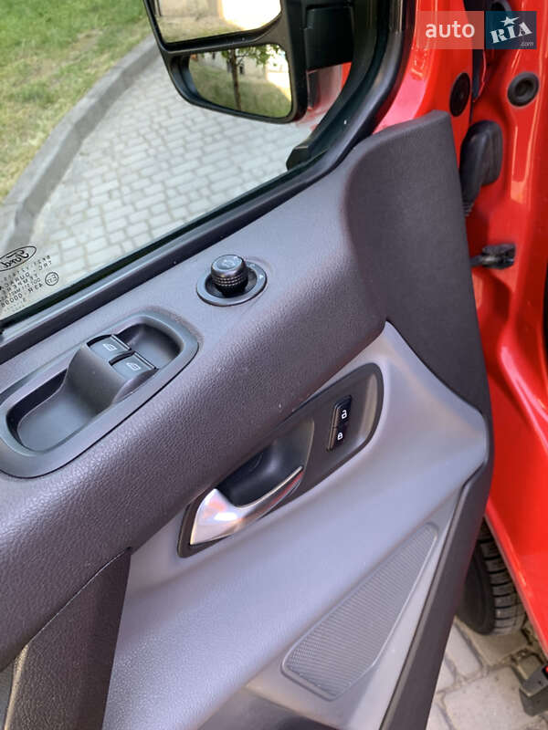 Вантажний фургон Ford Transit Custom 2015 в Львові