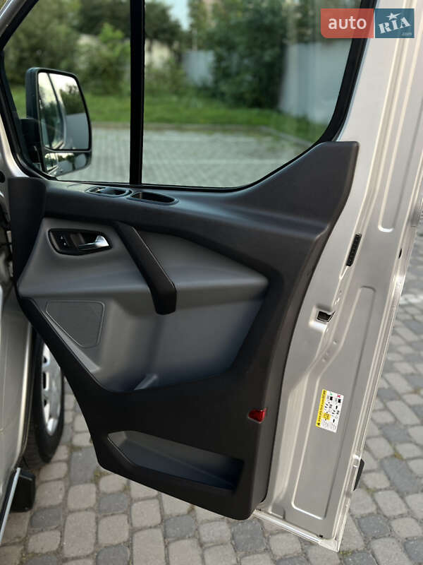 Вантажний фургон Ford Transit Custom 2017 в Івано-Франківську