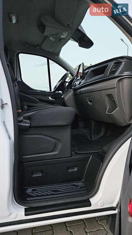Вантажний фургон Ford Transit Custom 2021 в Бережанах