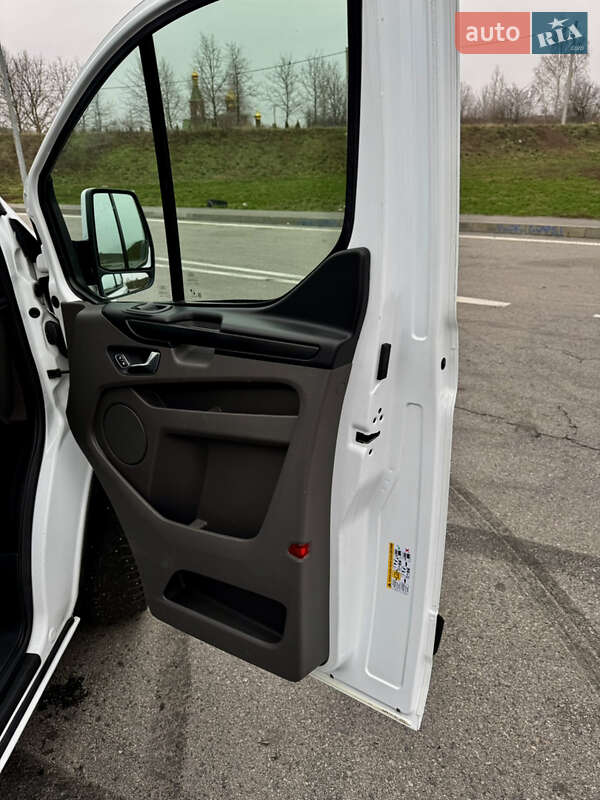 Вантажний фургон Ford Transit Custom 2018 в Полтаві