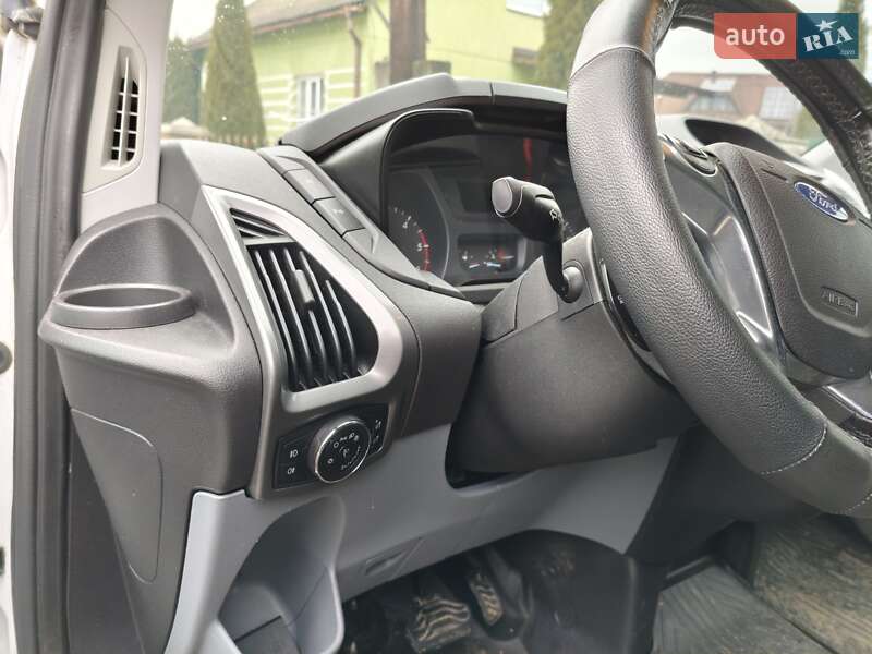 Вантажний фургон Ford Transit Custom 2017 в Міжгір'ї