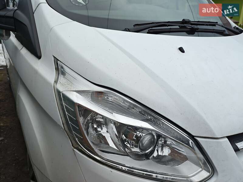 Вантажний фургон Ford Transit Custom 2017 в Міжгір'ї