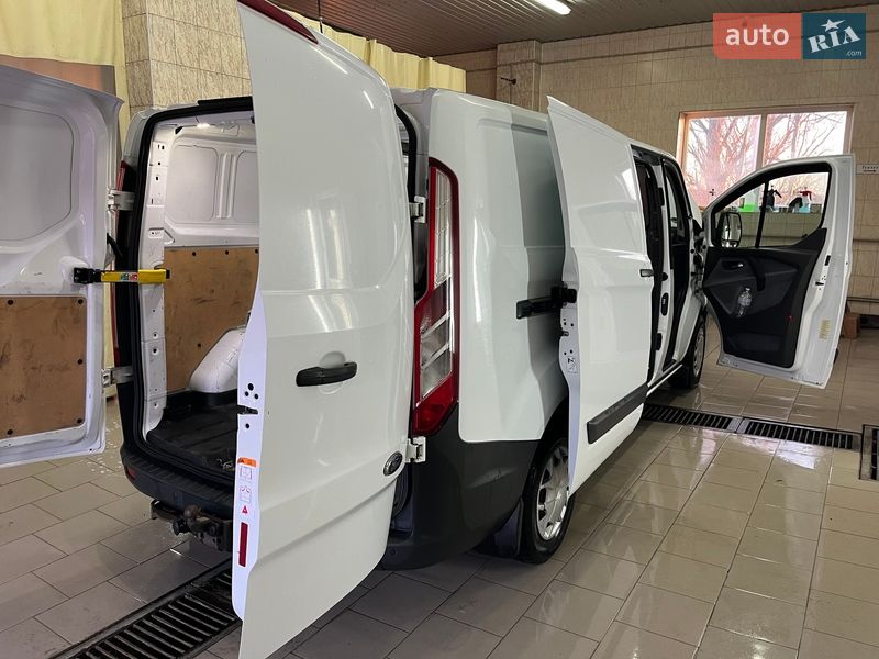Вантажний фургон Ford Transit Custom 2015 в Ружині