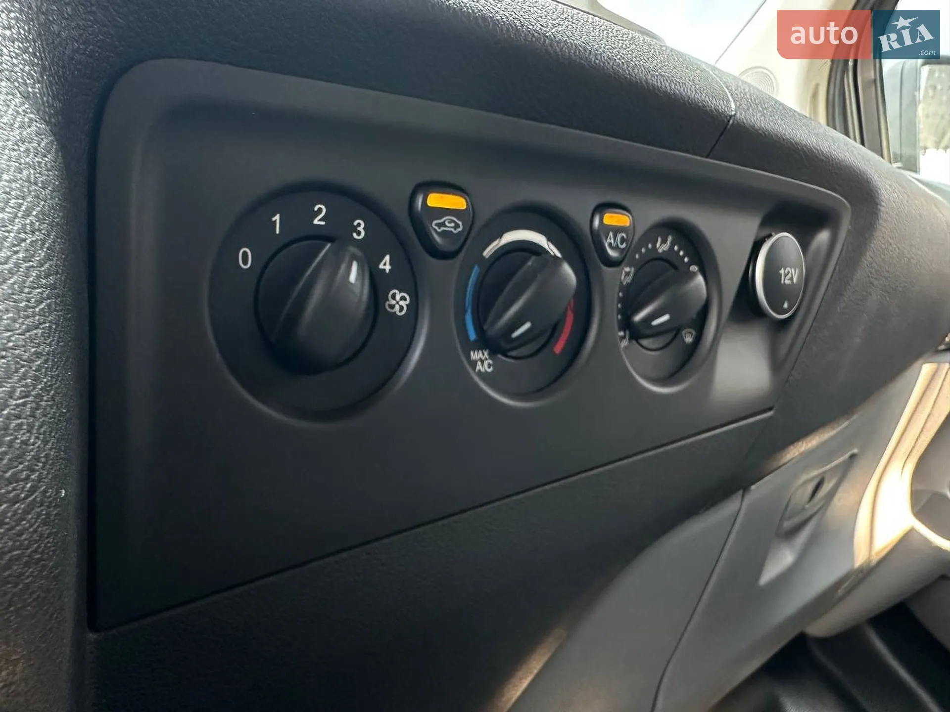 2016 Ford Transit Connect - мініатюра 25