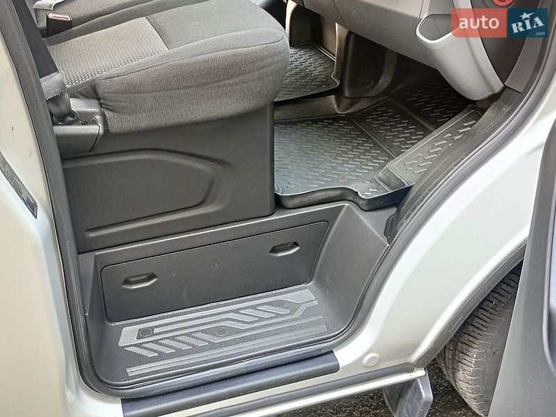 Мінівен Ford Transit Custom 2015 в Києві фото 14 Мінівен Ford Transit Custom 2015 в Києві