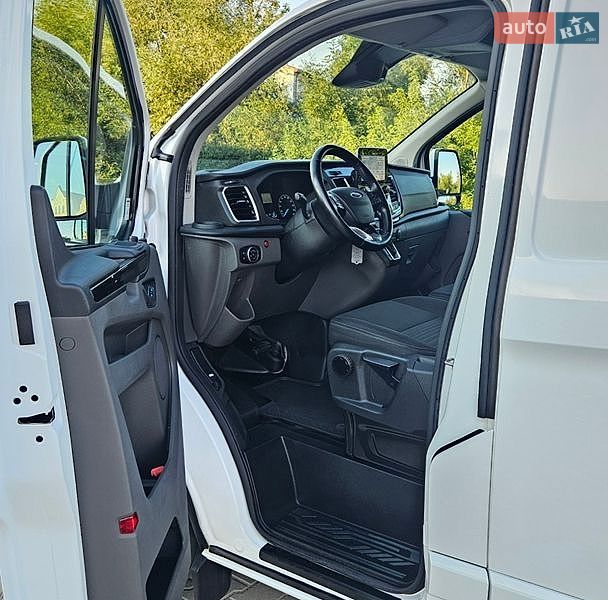 Вантажний фургон Ford Transit Custom 2020 в Бережанах