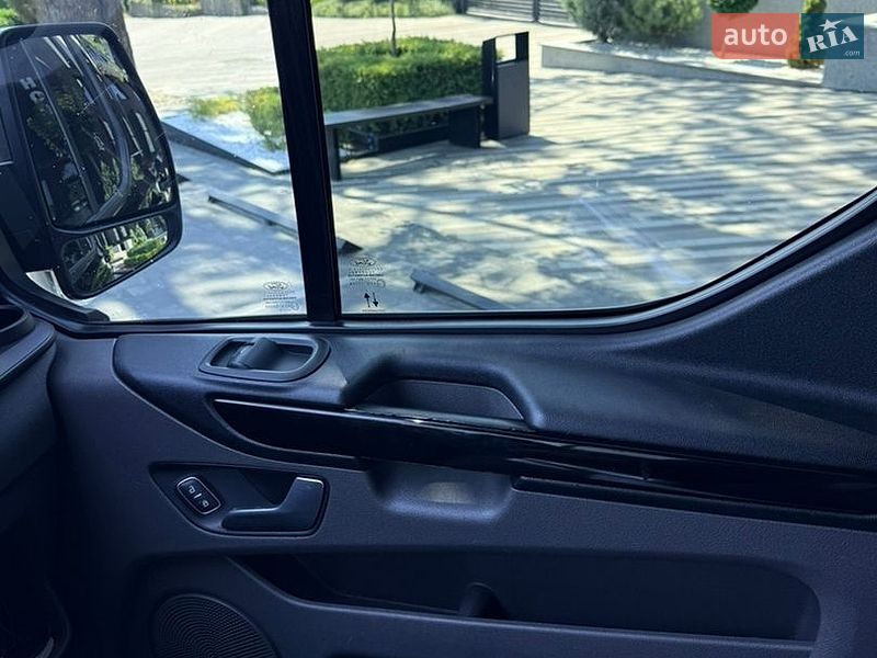 Вантажний фургон Ford Transit Custom 2020 в Ужгороді
