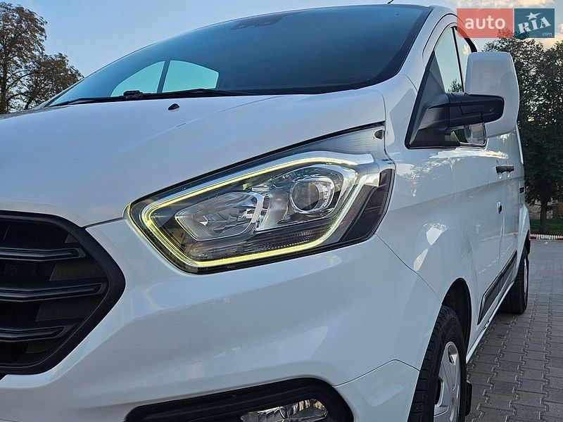Вантажний фургон Ford Transit Custom 2020 в Бережанах