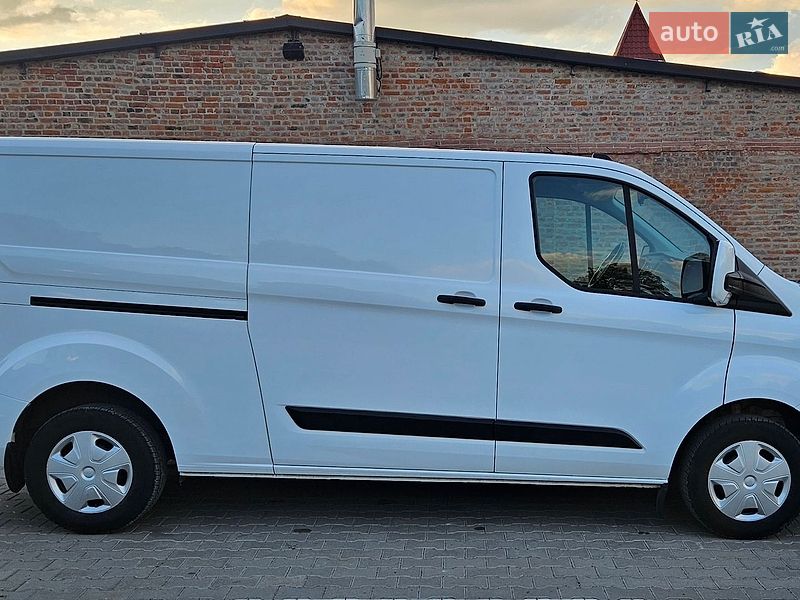 Вантажний фургон Ford Transit Custom 2020 в Бережанах