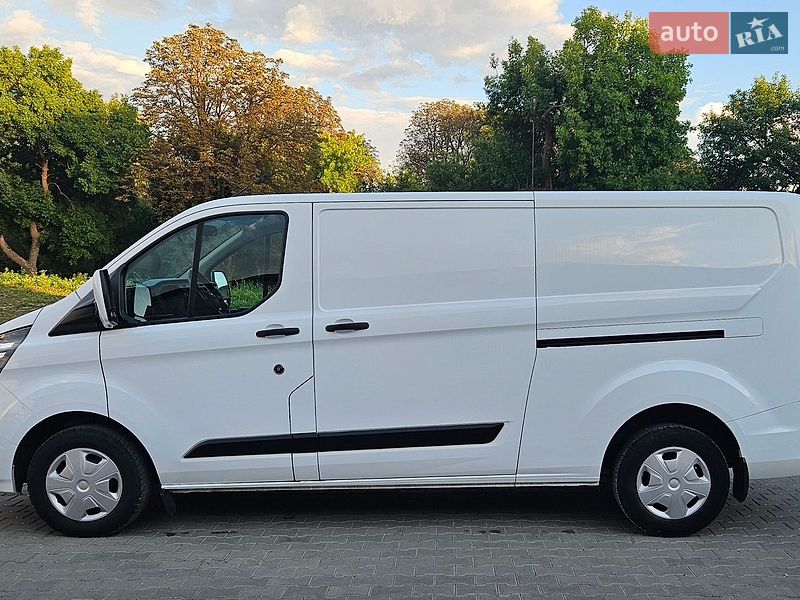 Вантажний фургон Ford Transit Custom 2020 в Бережанах